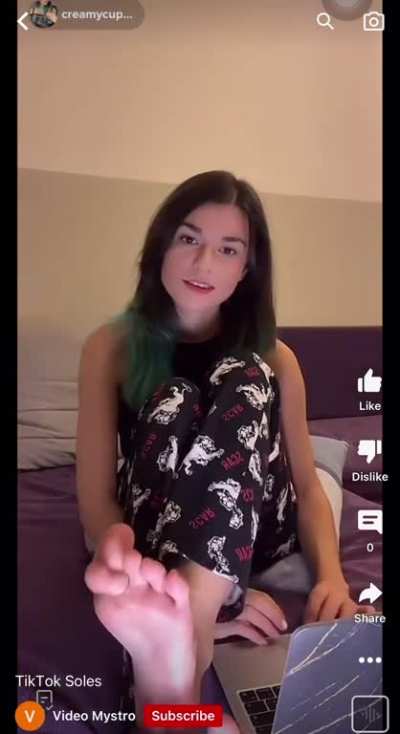 Creamycupcake close up soles!! On TikTok Live