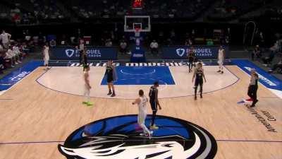 [Highlight] Luka hits a halfcourt shot after the whistle