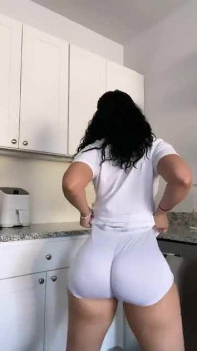 Thick like a snicker🤤