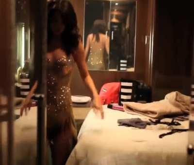 Gorgeous Queen ready to go onstage 🔥😍