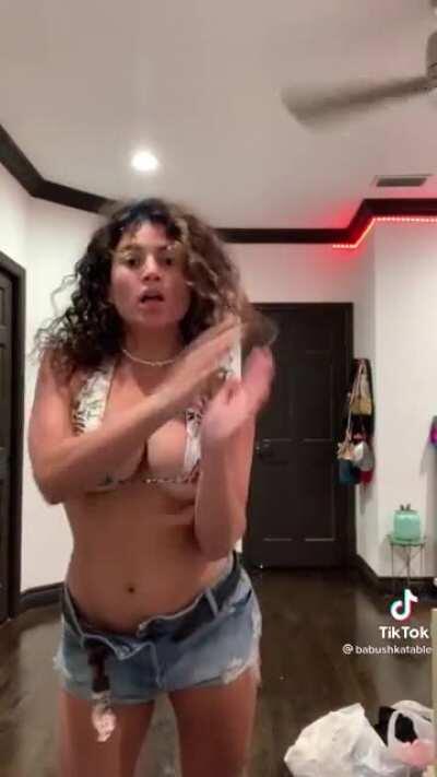 She Seems Fun Crazy 🥴