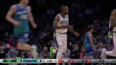 [Highlight] Khris Middleton with the smooth spin and gorgeous reverse layup splitting 2 defenders