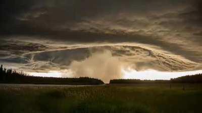 Cloud formation like an alien visitors.