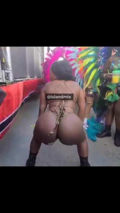 The DJ was hyped by all the action too 🔥