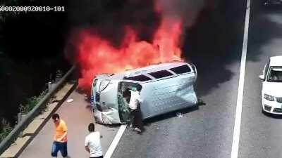 A van catches fire, a man rushes to the rescue. June, 2020