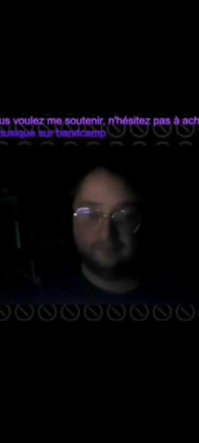 Streamer flashbangs himself