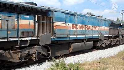 Indian Railways WDG 4B (EMD GT-46MAC) startup sounds.