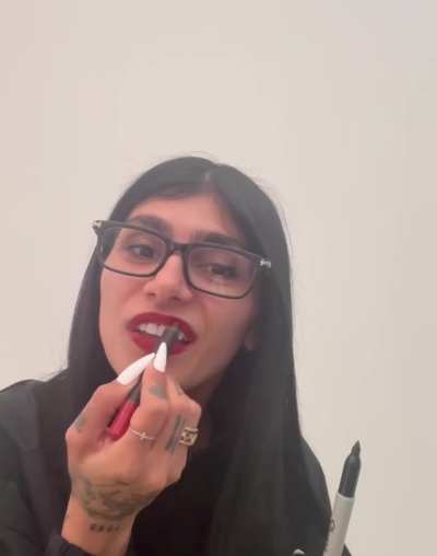 Mia Khalifa wears lipstick on Vyraoworld IG: October 26