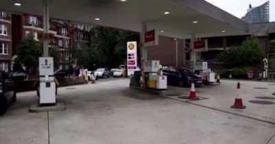 90% of British gas stations ran out of gasoline due to the panic behavior of the population