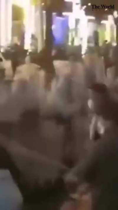 Chinese police flee tonight from workers at Zhengzhou iPhone factory