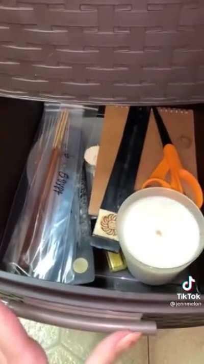 Ah bene non sono l'unico ad avere un cassetto del piscio nel comodino