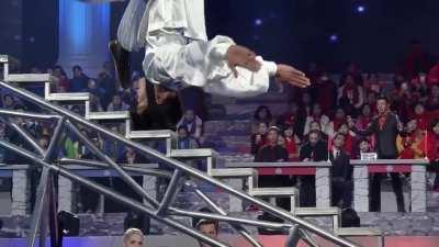 Watch this guy set the World Record for most stairs climbed on his head (done by Li LongLong)