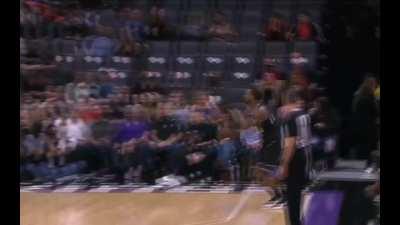 [HIGHLIGHT] Chimezie Metu runs in for the slam on the rebound