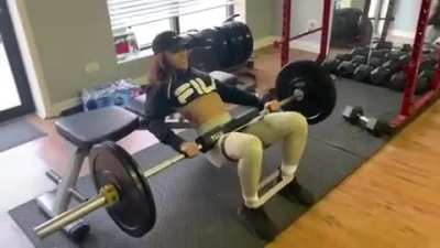 Muscle Mommy 💪💪💪💪