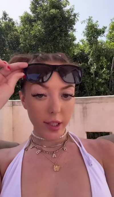 My big titties are fun to play with 😋