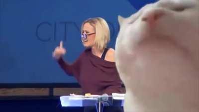 Гипножаба — спиритический советник Трампа Паула Уайт (Paula White) призывает демонов из Африки и Южной Америки помочь рЫжЫку победитЪ.