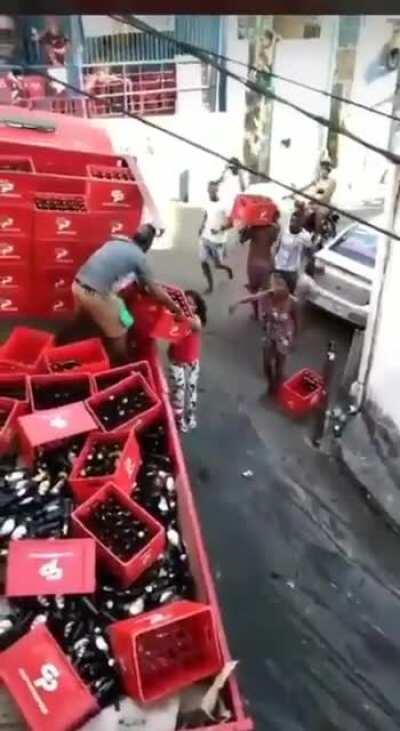 tombou é do povo (áudio estourado)