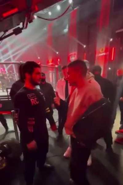 Bruce what you doing if somebody did you like this…??? 👀