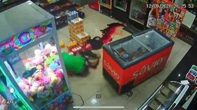 Thief Shoots Himself in the Neck During Robbery
