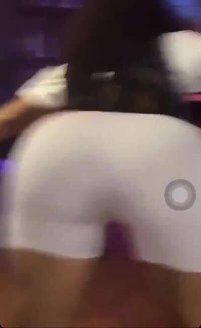 Big Booty Twerk 2/2