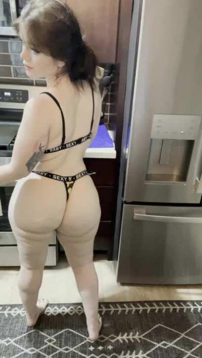 Booty Jiggling Pawg