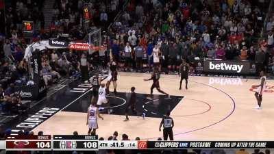 [Highlight] Lowry gets the clutch and-1 on Zubac to cut the Clippers lead to 1 with 40.7 left