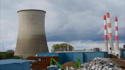 Demolition of the old Langerlo powerplant in Genk, up close and personal.