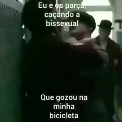 Quem a foda fez isso????