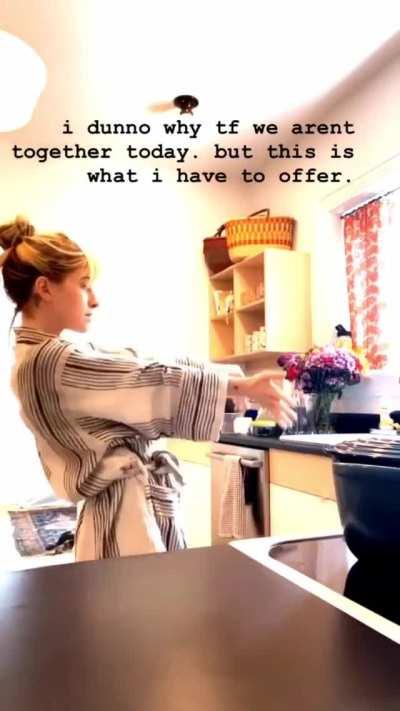 Hayley Williams shaking her Ass in her Instagram Stories