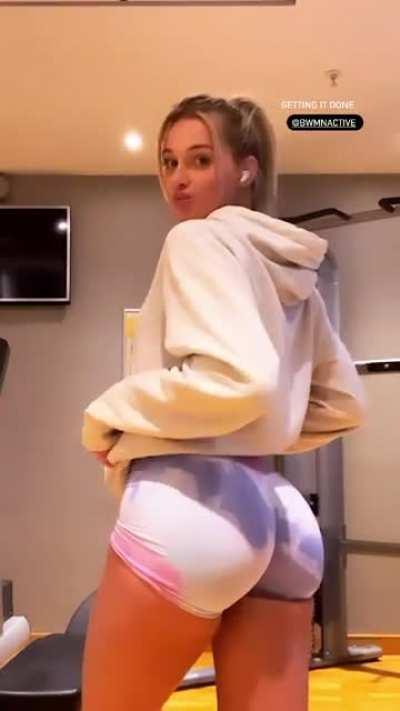 She's so cute and sexy