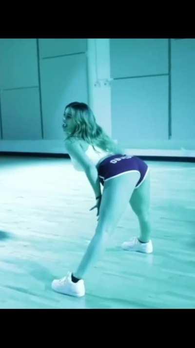 I just want Addison Rae to do that on my face.