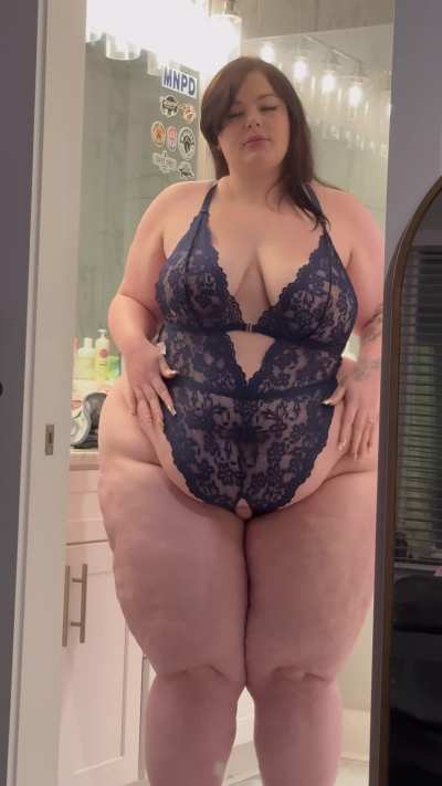 tell how bad you wanna squeeze and rub my belly