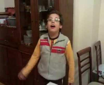 Iyi ki o zamanlar youtube populer degilmis. Ucuz atlatmisim ama yine de sizofrenik oldugu gercegini degistirmiyo