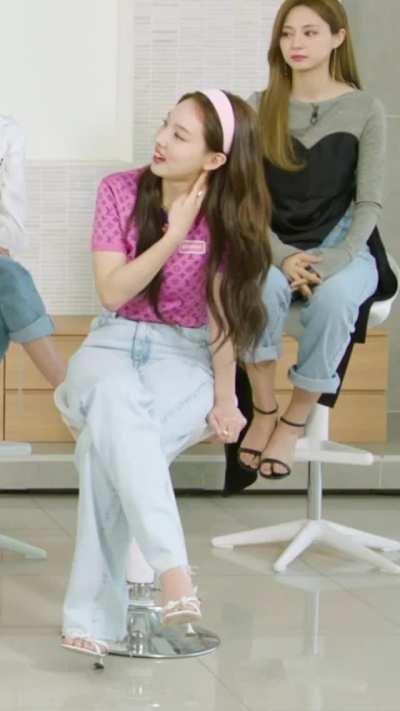 Twice - Nayeon and Tzuyu