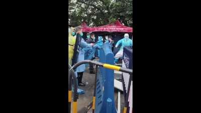 Chinese citizens are revolting against the new COVID lockdown and clash with COVID police