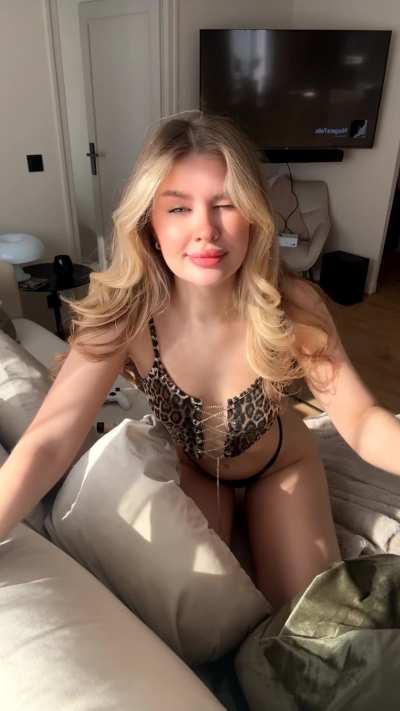 am i hot or not? F28