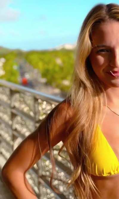 Yellow bikini (xlancesanchez IG)