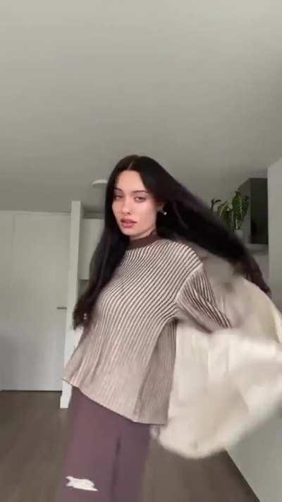 Kayla Shyx: Get undressed with her (Part 2 kommt bei 1Mio likes)