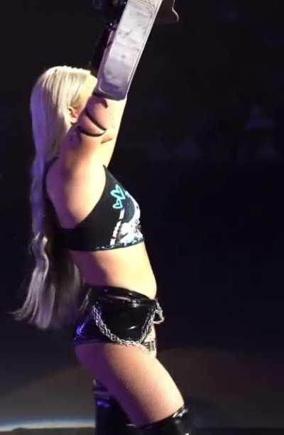 Liv’s entrance in Slow Mo