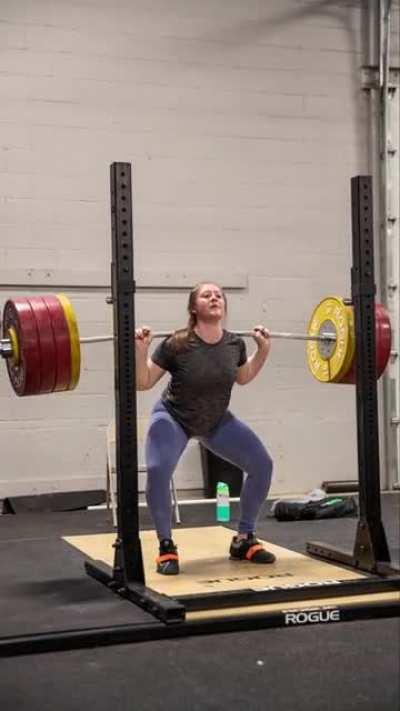 19 year old Olivia Reeves Squatting 198KG (435 pounds) like its nothing