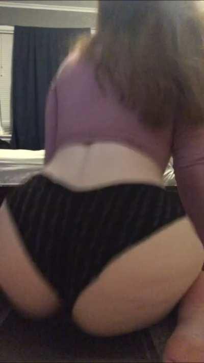 first time posting myself taking a dick (well a fake dick) 😋 hope u enjoy! (18)