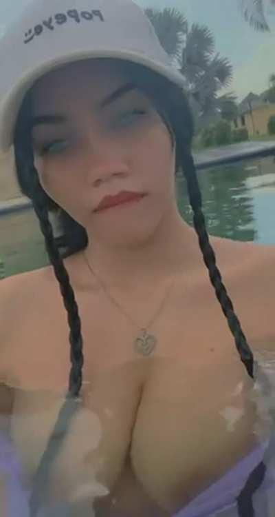 i get horny in the pool too often.. it always ends like in this video haha, I think another girl saw me recording this video haha
