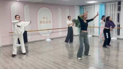 The daily dance practice of a middle-aged girl