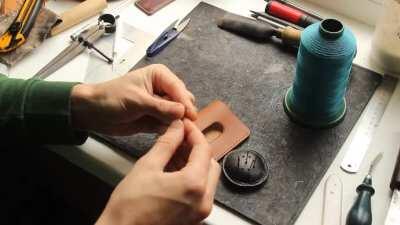 One piece wallet making video with FREE PDF pattern.