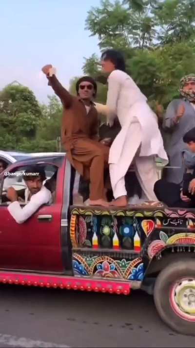 didn't knew pakibro were freaky like that...