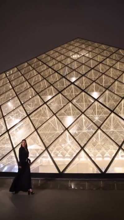 Jacqueline Fernandez attends the Victoria Beckham Fashion Show during Womenswear Spring Summer 2026 as part of Paris Fashion Week - IG October 2025
