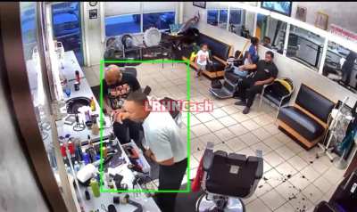 Man pull gun on his barber after pushing his hairline back