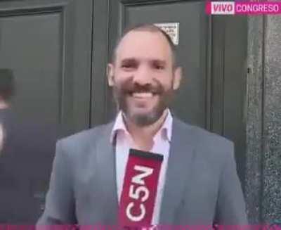 Que degradada esta la ficción argentina.