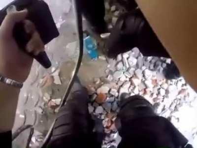 Increíblemente hay una parte de la sociedad que cree que estos son los malos y los tira piedras son los buenos. No es represión, es defensa personal.