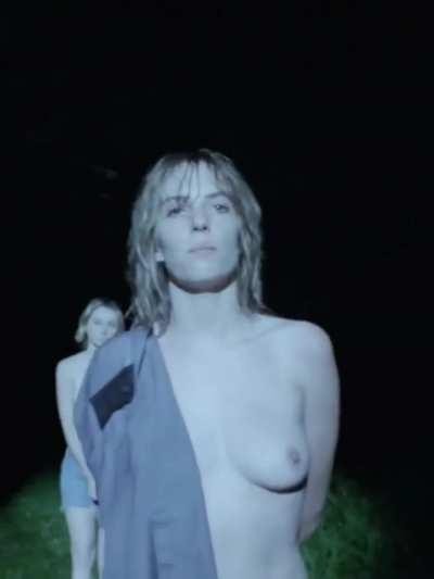 Maya Hawke's nude debut